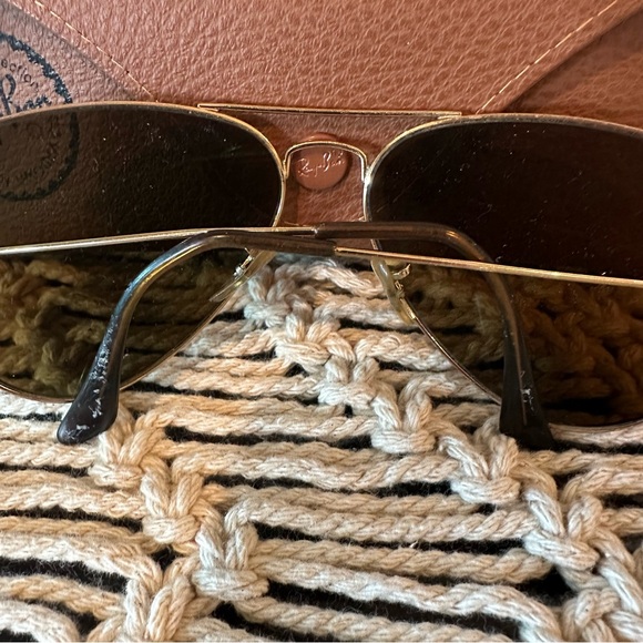 Ray Ban Polarized Classic Gold Framed Aviator Sunglasses - Picture 6 of 14